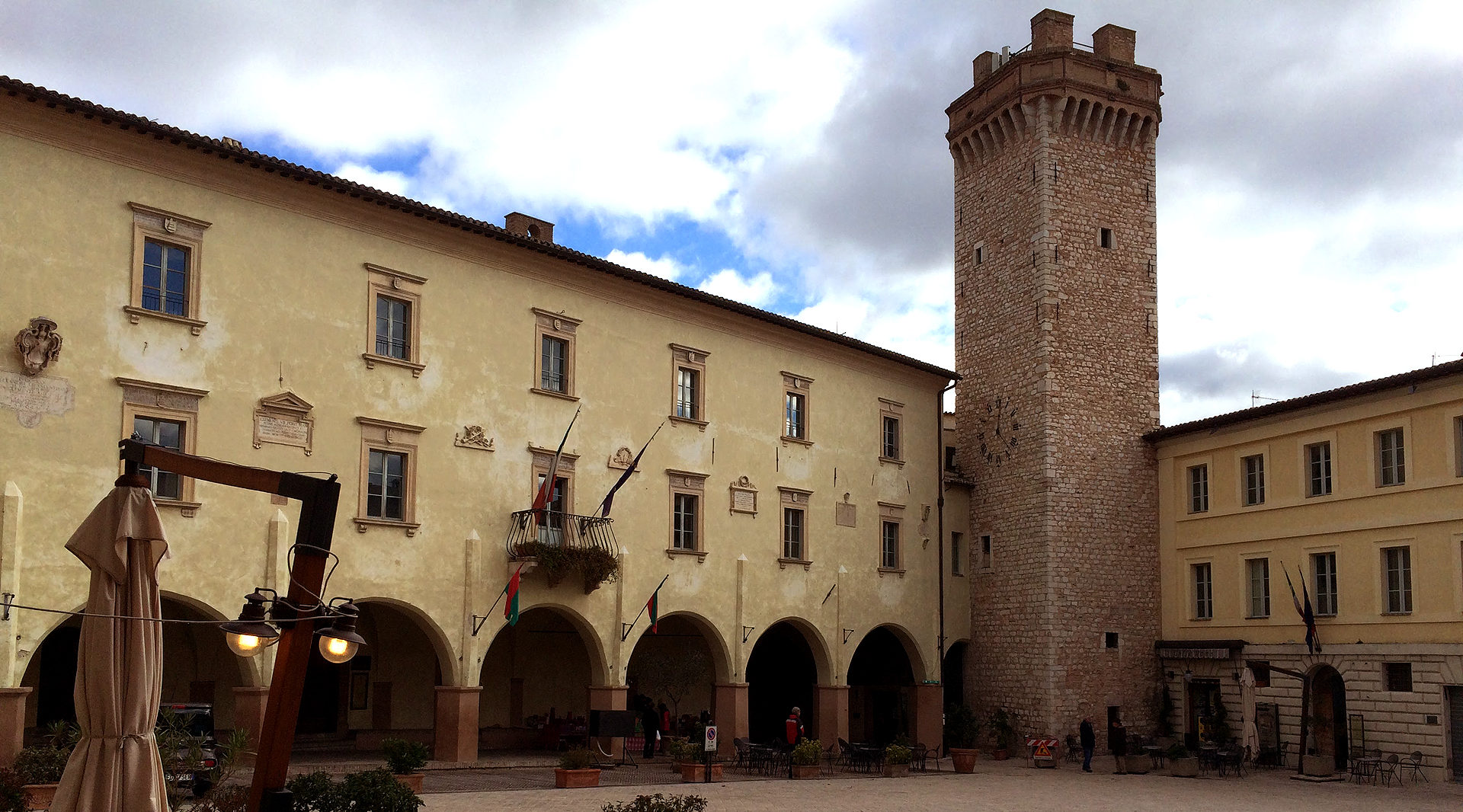 Piazza nel borgo di Trevi